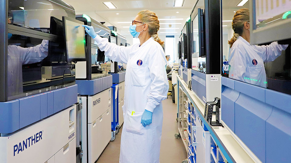 CSL staff member in the laboratory